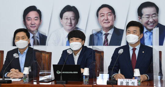 이준석 국민의힘 대표가 1일 국회에서 열린 최고위원회의에서 발언하고 있다. 국회사진기자단=연합뉴스
